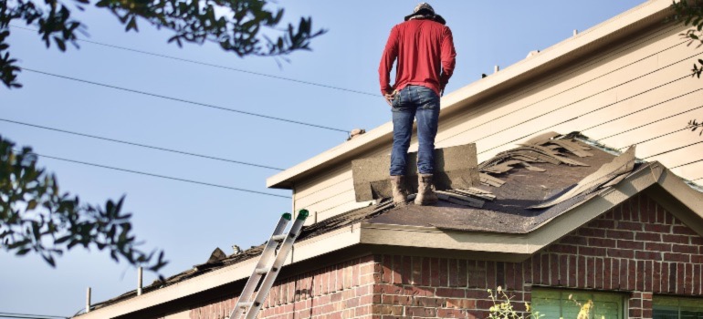 Mistakes to Avoid When Cleaning Your Gutters in Calgary